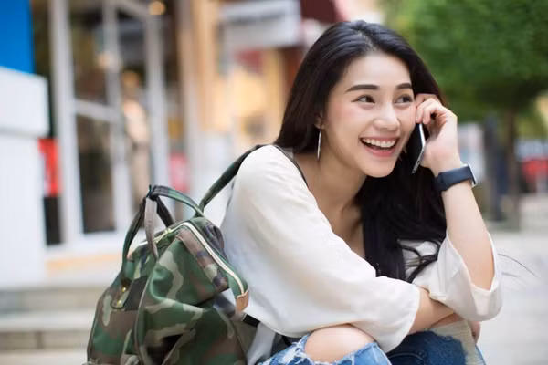 Nụ cười sẽ ngay lập tức khiến bạn trông trẻ hơn 10 tuổi. (Ảnh: ITN).