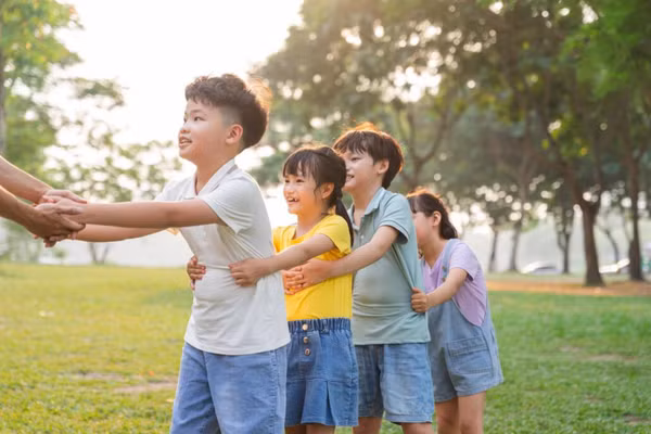 Anh chị em là những người thân quan trọng, đồng hành cùng chúng ta từ thời thơ ấu, tuổi trẻ cho đến khi trưởng thành. (Ảnh: ITN).