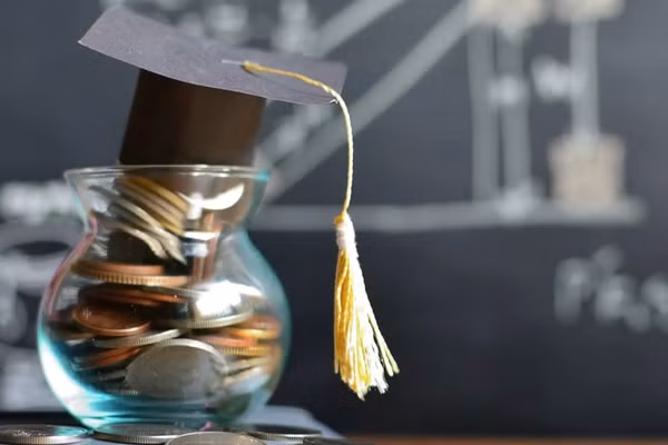 Có nhiều cách đầu tư giáo dục hiệu quả giúp cha mẹ tiết kiệm chi phí. (Ảnh: ITN).