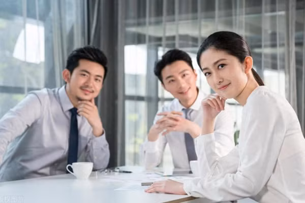 Khi đối mặt với những yêu cầu công việc không hợp lý từ đồng nghiệp, đừng dễ dàng đồng ý chỉ vì tình cảm. (Ảnh: ITN).
