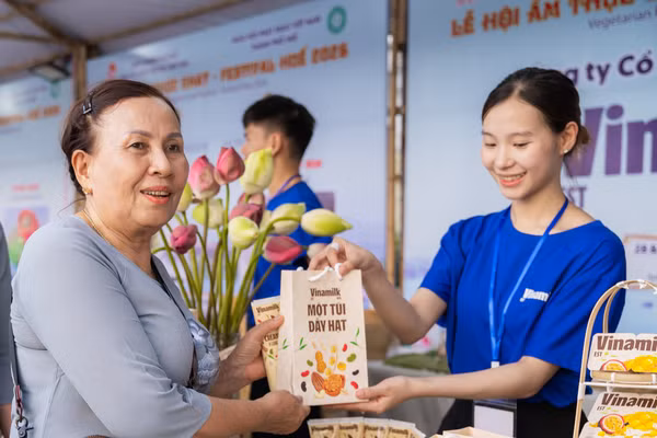 Vinamilk góp phần lan tỏa lối sống xanh tại Lễ hội Ẩm thực chay - Festival Huế 2026