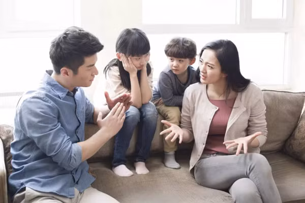 Truyền tải quá nhiều cảm xúc tiêu cực cho con cái thường có tác dụng ngược. (Ảnh: ITN).