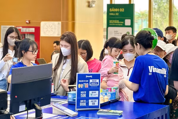 Vinamilk lan tỏa giá trị thương hiệu Việt tại Hội chợ Mùa Thu 2025