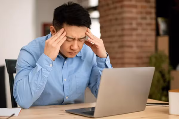 Mọi mặt của cuộc sống đều cần tiền, là trụ cột gia đình, đàn ông phải chịu áp lực vô cùng lớn. (Ảnh: ITN)