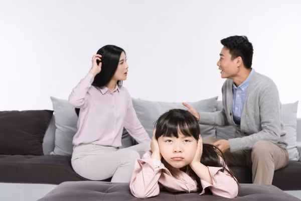 3 nguyên nhân khiến con dễ cáu gắt khi nói chuyện với bố mẹ
