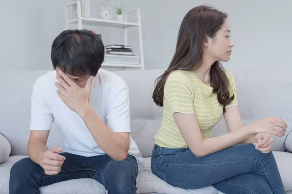 Nhiều người sống trong hôn nhân không hạnh phúc như tưởng tượng mà đầy đau khổ, bất lực và đấu tranh. (Ảnh: ITN).
