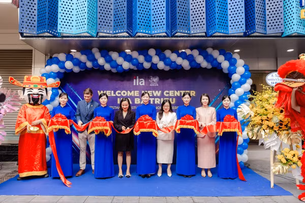 Cắt băng khai trương ILA Bà Triệu, 56B Bà Triệu, Hà Nội
