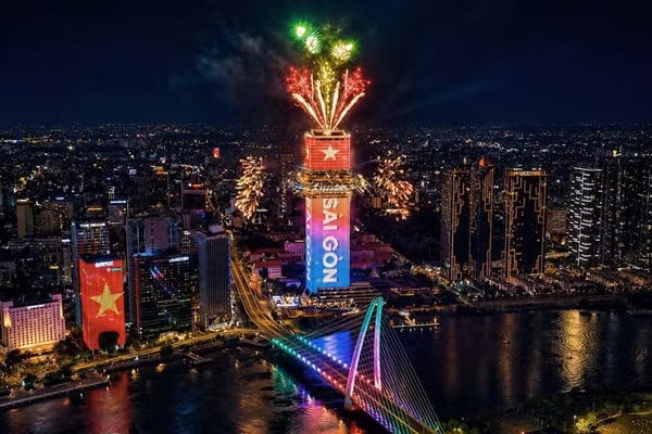 Những công trình mang hơi thở tương lai được xây dựng trên tọa độ lịch sử. Ảnh: Saigon Marina IFC.