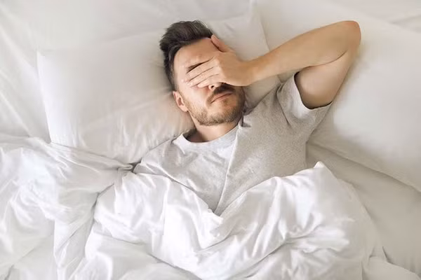 Ngủ đủ giấc vẫn mệt mỏi báo động gì về sức khỏe?