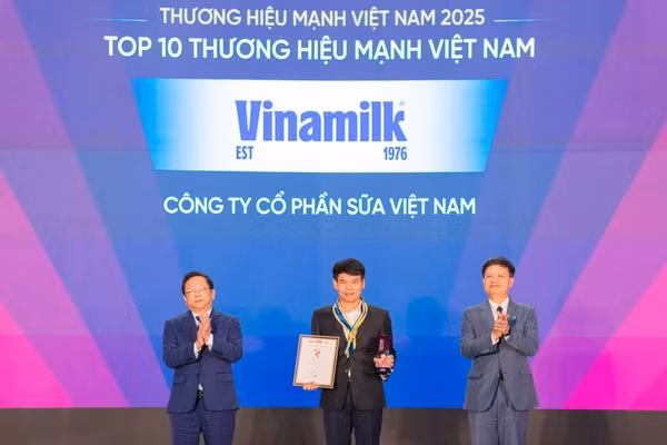 Dẫn đầu xu thế phát triển mới, Vinamilk tự hào là 1 trong 10 Thương hiệu mạnh Việt Nam