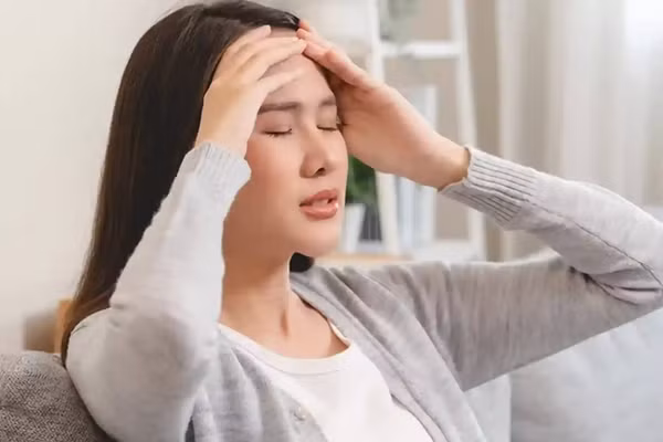 Thiếu máu do thiếu sắt thường biểu hiện bằng mệt mỏi, chóng mặt, da mặt nhợt nhạt, v.v. (Ảnh: ITN).