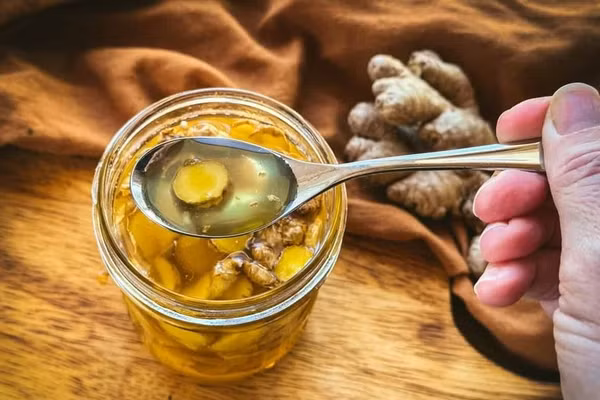 Tác dụng bất ngờ của lọ gừng nướng ngâm mật ong khi trời trở lạnh