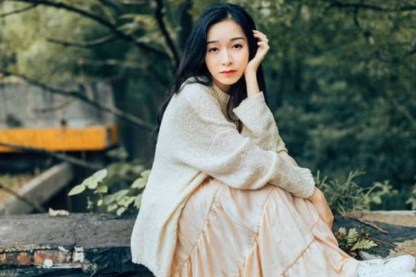 Phụ nữ thông minh biết cách “lười biếng” đúng lúc, trao quyền quyết định cho đàn ông. (Ảnh: ITN)