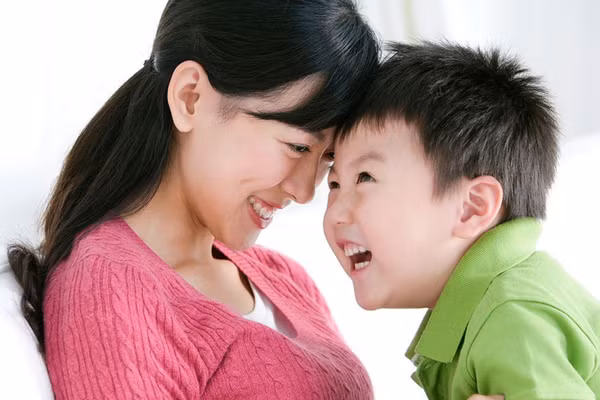 Thiếu tình yêu của cha cũng ảnh hưởng không nhỏ đến sự phát triển của trẻ. (Ảnh: ITN)