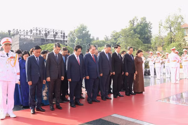 Lãnh đạo Đảng, Nhà nước tưởng niệm các Anh hùng liệt sĩ và viếng Chủ tịch Hồ Chí Minh