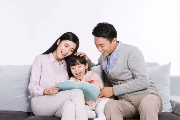 Người đàn ông thực sự có trách nhiệm sẽ quan tâm đến sự thay đổi cảm xúc của các thành viên trong gia đình. (Ảnh: ITN).