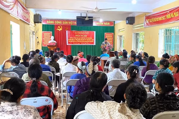Xã thường xuyên tổ chức các diễn đàn nhằm tuyên truyền, phổ biến chính sách giảm nghèo cho người dân. Ảnh: PO