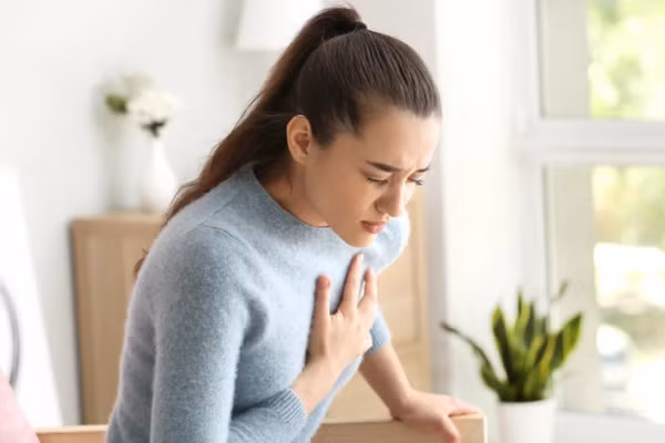 Lo lắng mạn tính làm tăng nhịp tim và huyết áp, gây áp lực thêm cho tim và mạch máu. (Ảnh: ITN)