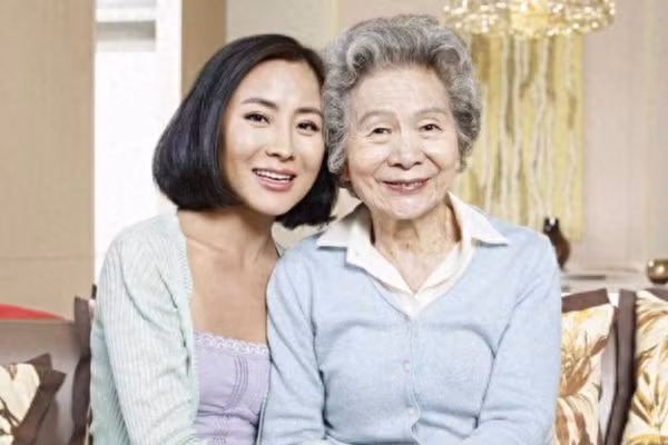 Nhiều người thừa nhận sống chung với mẹ chồng thật sự là một môn học khó. (Ảnh: ITN).