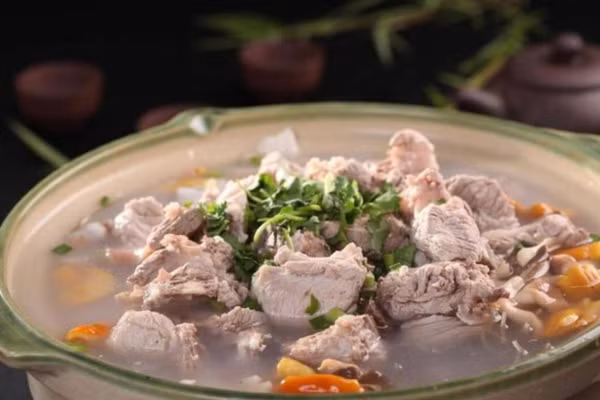 Hầm thịt nên dùng nước nóng hay lạnh?