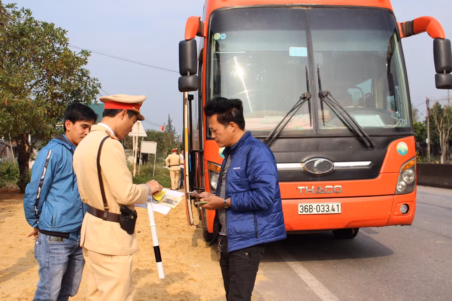 Quảng Bình: Tổng kiểm soát xe khách sau Tết Nguyên đán