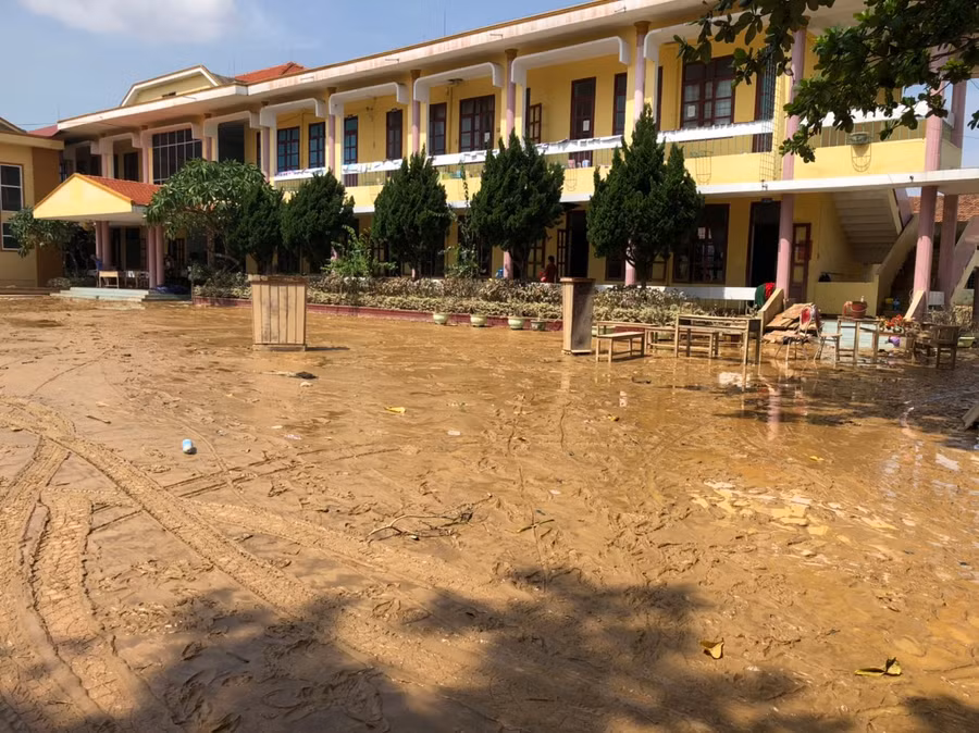 Trường học sau lũ