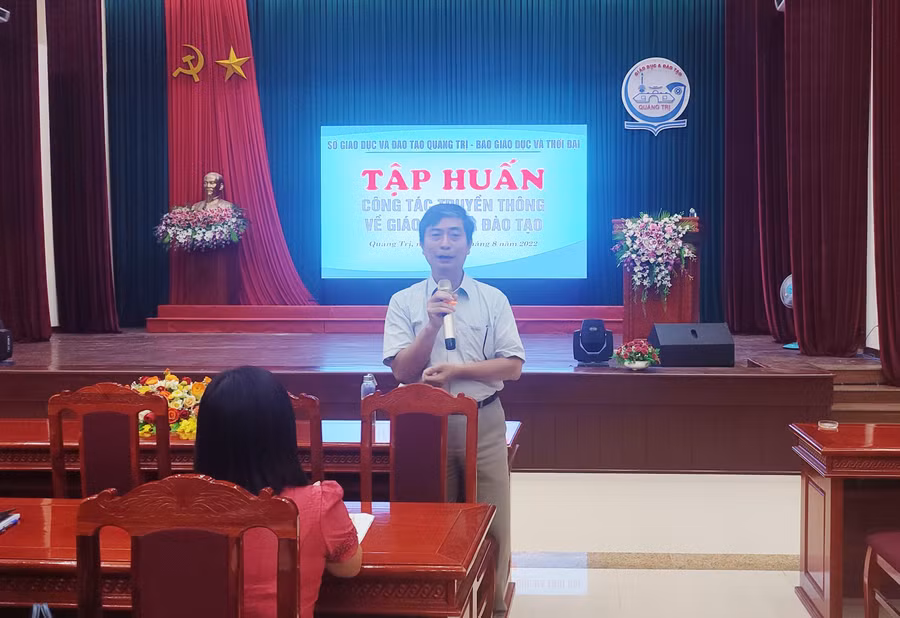 Nhà báo Đinh Công Thắng - Trưởng ban Truyền thông Báo GD&TĐ chia sẻ các kỹ năng viết tin bài, đăng bài PR trên báo online cho các học viên. Nhà báo Đinh Công Thắng - Trưởng ban Truyền thông Báo GD&TĐ chia sẻ các kỹ năng viết tin bài, đăng bài PR trên báo online cho các học viên.