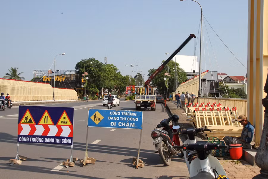 Ngoài việc vấp phải phản ứng của người dân bởi kiểu thiết kế "dị dạng", công trình này còn được chủ đầu tư thi công trái phép.