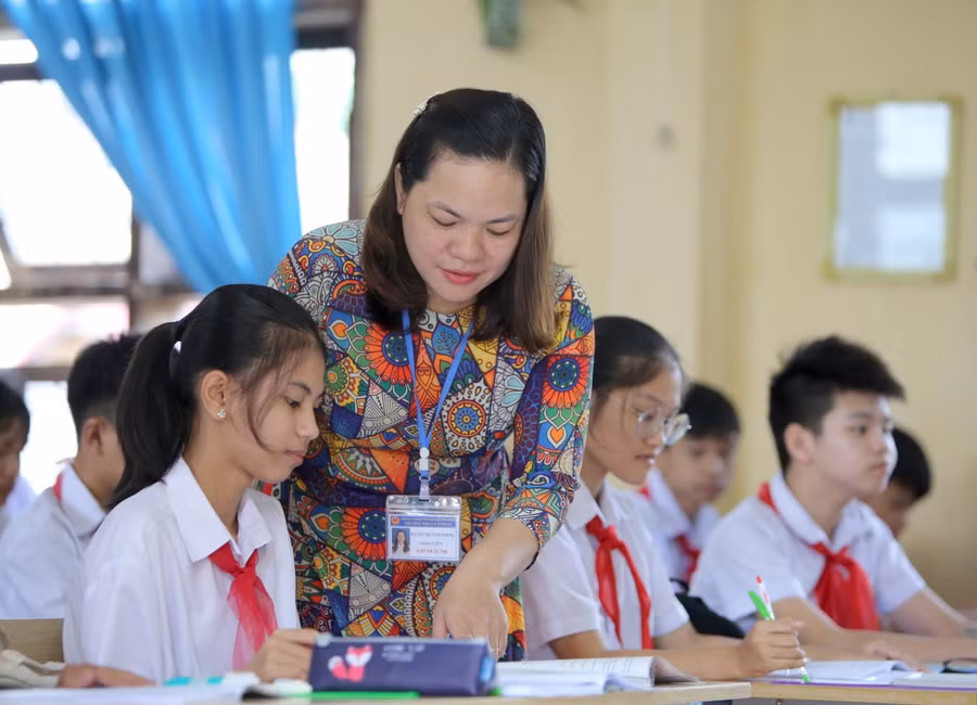 Cô giáo Nguyễn Thị Tuyết Nhung trong giờ lên lớp