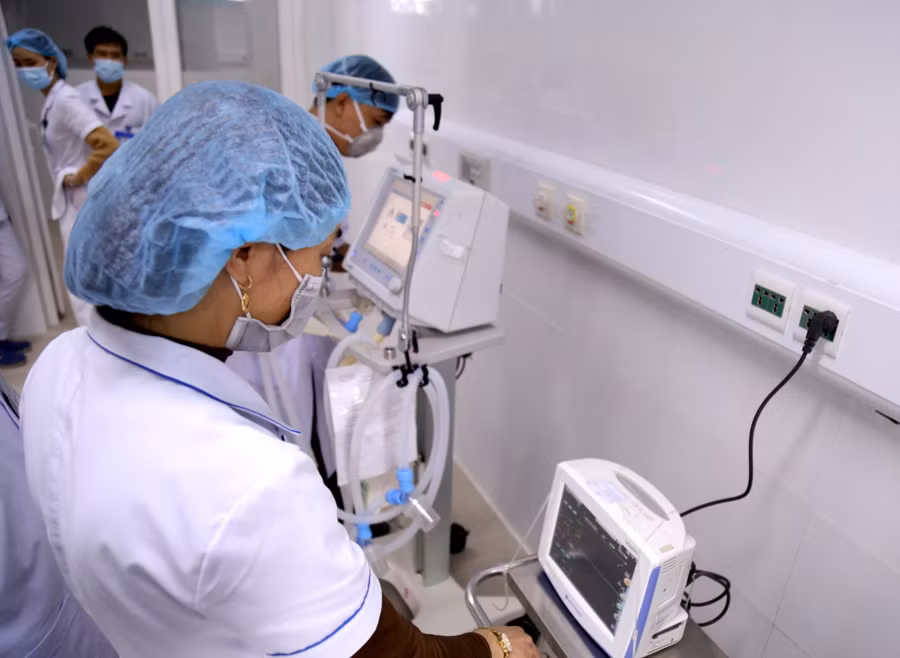 Máy móc được lắp đặt tại các phòng bệnh, giường bệnh Máy móc được lắp đặt tại các phòng bệnh, giường bệnh