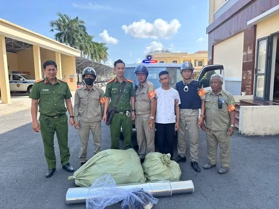 Sinh viên một trường cao đẳng trên địa bàn tỉnh Bạc Liêu bị bắt vì tội trồng cần sa trái phép vào tháng 2/2024 Sinh viên một trường cao đẳng trên địa bàn tỉnh Bạc Liêu bị bắt vì tội trồng cần sa trái phép vào tháng 2/2024
