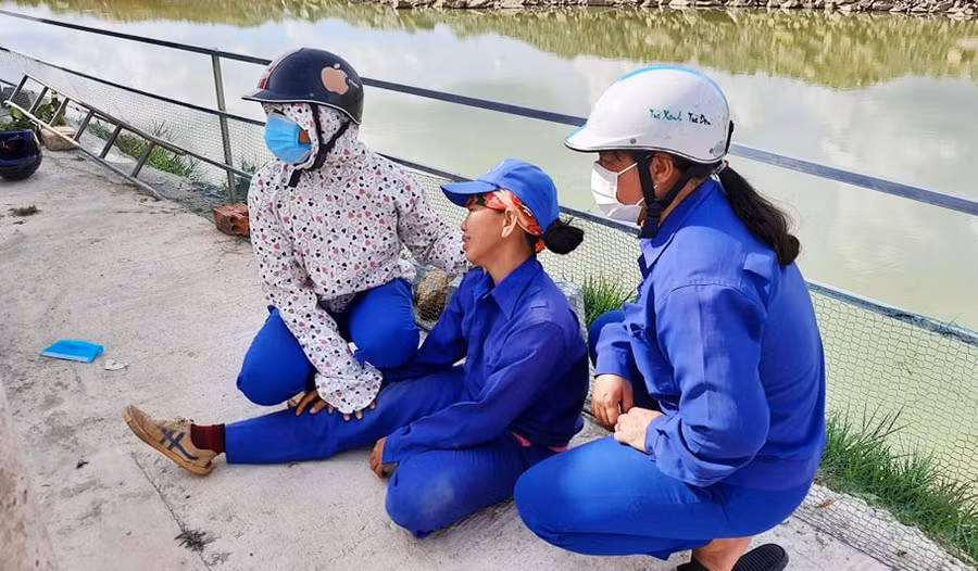Người nhà các nạn khóc ngất tại hiện trường 