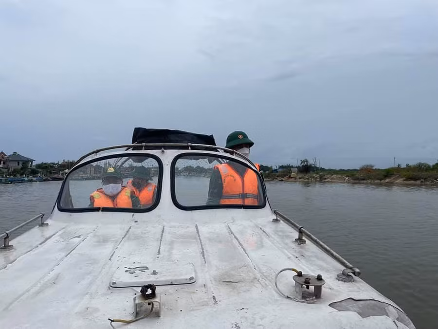 Bộ đội biên phòng Quảng Trị kêu gọi ngư dân chủ động phòng, chống bão Conson.
