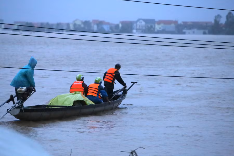 Hướng đến những nhà dân bị ngập lụt