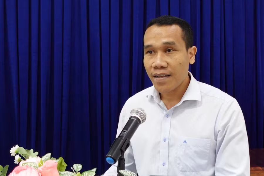 Thạc sĩ Thạch Se Ha, Giảng viên Trường Đại học Trà Vinh phát biểu tại buổi khai mạc lớp.