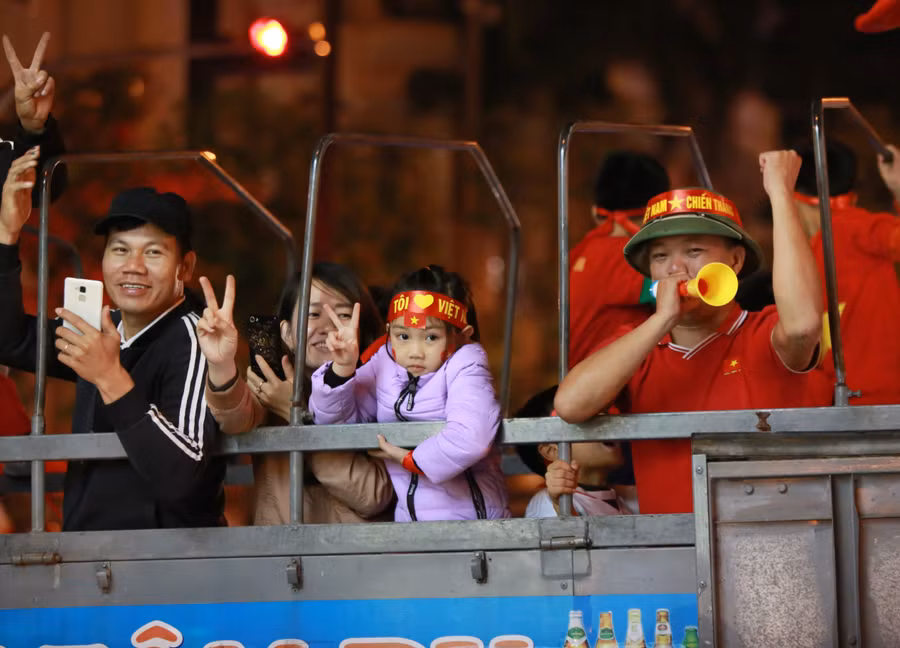 Cả gia đình trên chiếc xe tải
