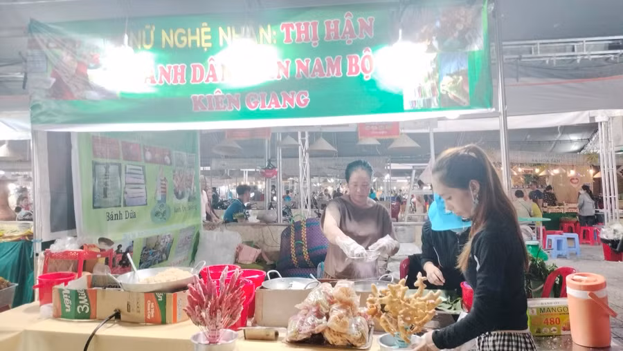Gian hàng của Nghệ nhân Thị Hận, tỉnh Kiên Giang.