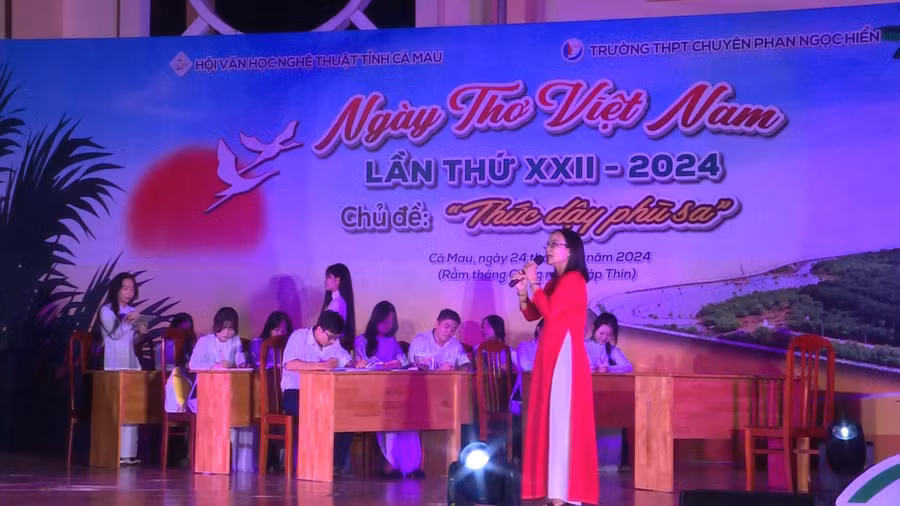 Bài thơ Bâng Khuâng được dựng hoạt cảnh một lớp học tạo nhiều cảm xúc cho khán giả.