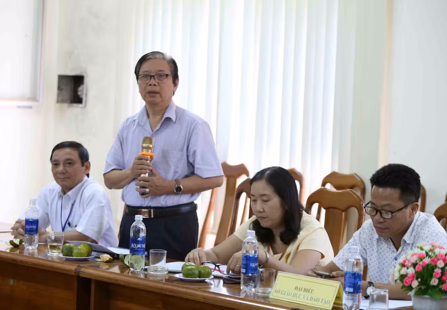 Ông Nguyễn Văn Thảo Nguyên, Phòng Chính trị tư tưởng Sở GD&ĐT Quảng Trị khẳng định: Việc phát hành Báo GD&TĐ đến trường học không chỉ để cán bộ giáo viên biết đường lối chính sách của Bộ GD&ĐT mà còn giúp học sinh nâng cao văn hoá đọc sách, báo, tạp chí trong nhà trường.