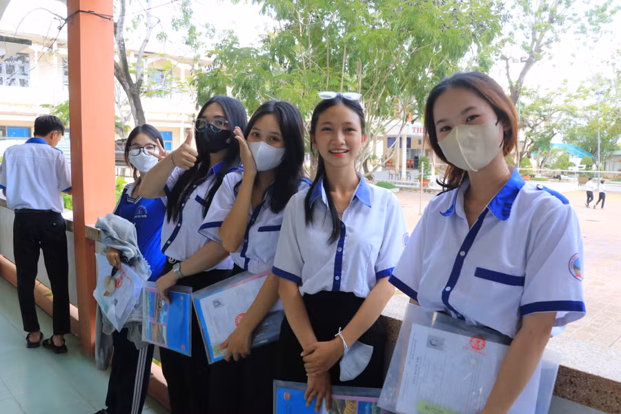 Học sinh vùng sâu, xa Cà Mau thường học không giỏi môn Tiếng Anh.