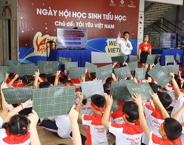 Sân chơi "Rung chuông vàng" của học sinh trường Tiểu học Chu Văn An (Đồng Hới - Quảng Bình)
