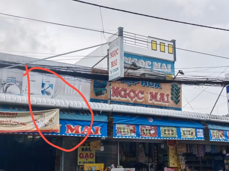 Vị trí nơi chứa hàng hóa không rõ nguồn gốc của cơ sở (vòng đỏ đánh dấu)