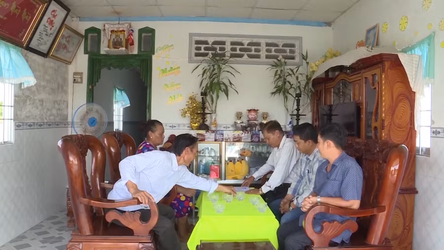 Căn nhà gia đình ông Nguyễn Văn Việt. Căn nhà gia đình ông Nguyễn Văn Việt.
