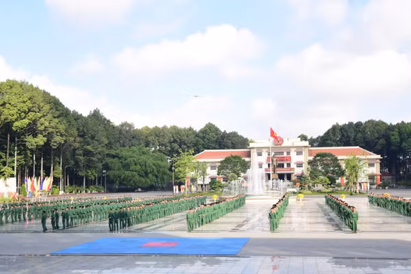 Không gian nghệ thuật được dàn dựng công phu.