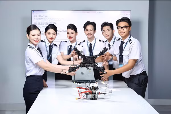 Sinh viên Học viện Hàng không Việt Nam. 
