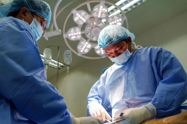 Bệnh nhân có thể bước đi sau phẫu thuật.