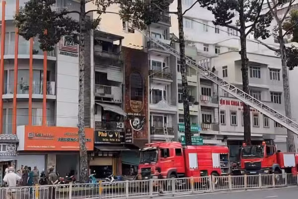 Công an TPHCM đang khẩn trương điều tra nguyên nhân vụ tại quán ăn ở phường Ông Lãnh.