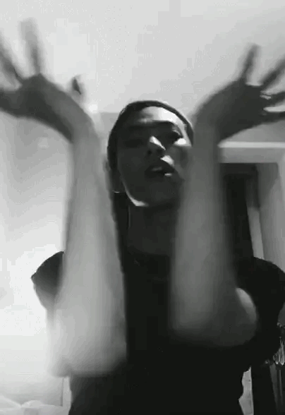 Soái ca, soái tỷ TikTok bị lộ ảnh qua cam thường "đẹp đến... xuất quỷ" ảnh 2