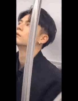 Soái ca, soái tỷ TikTok bị lộ ảnh qua cam thường "đẹp đến... xuất quỷ" ảnh 11