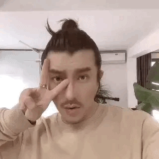 Soái ca, soái tỷ TikTok bị lộ ảnh qua cam thường "đẹp đến... xuất quỷ" ảnh 24